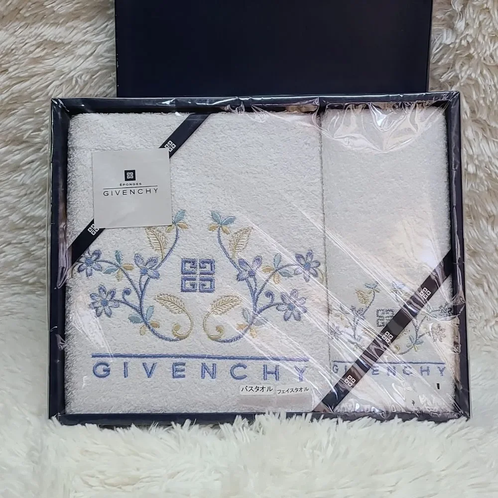 💯 Authentic Givenchy Towel 🍀